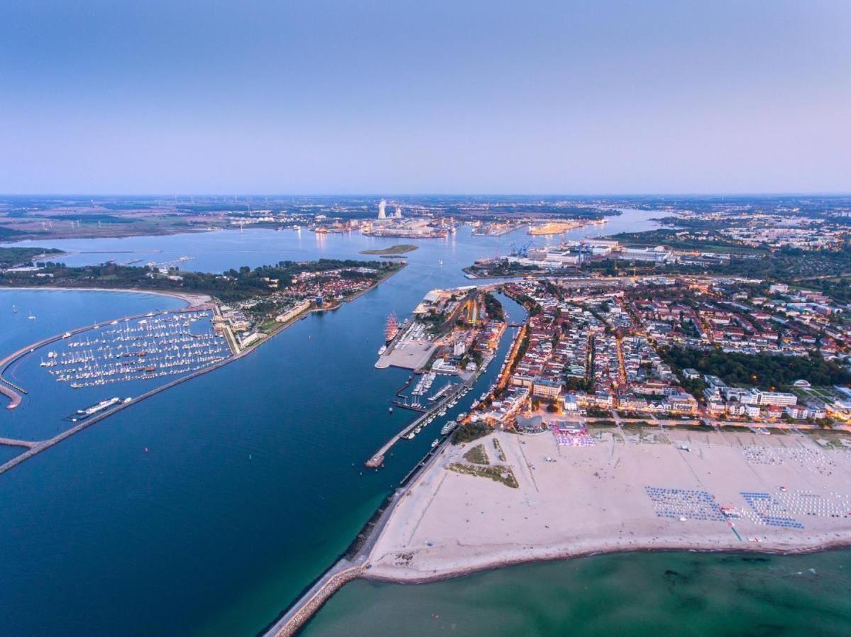 Ferienwohnung Seaside, direkt an der Promenade Rostock Exterior foto